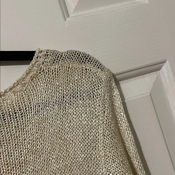 Chic Cream Cardigan with Floral Details - Picture 13 of 14